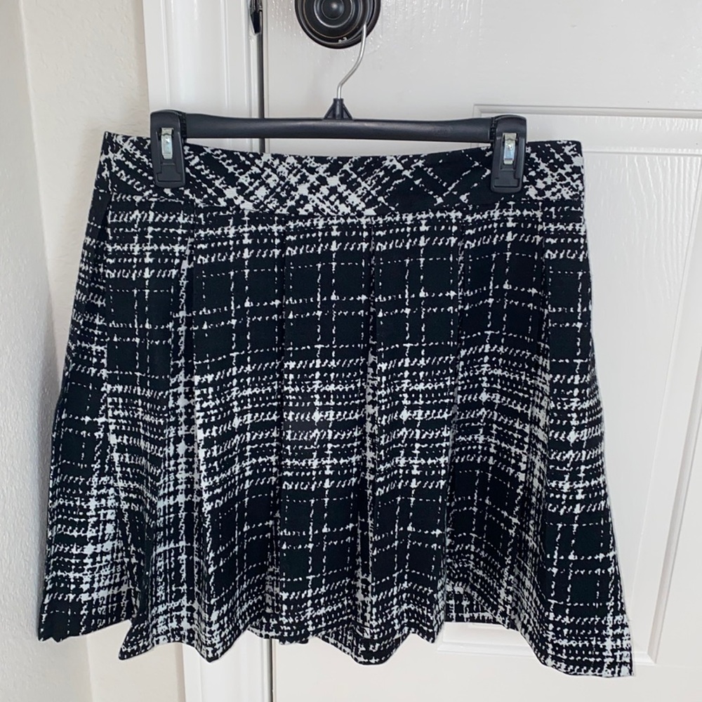 Banana Republic retro style pleated lined skirt. Y2K